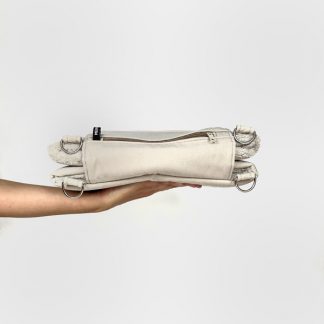 Transportdecke zusammengefaltet für Hunde in der Farbe beige.