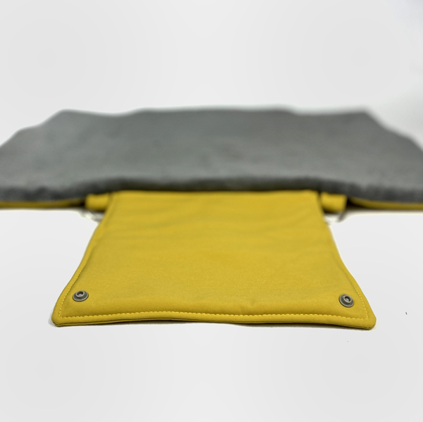 Transportdecke auseinander geklappt für Hunde in der Farbe gelb grau.